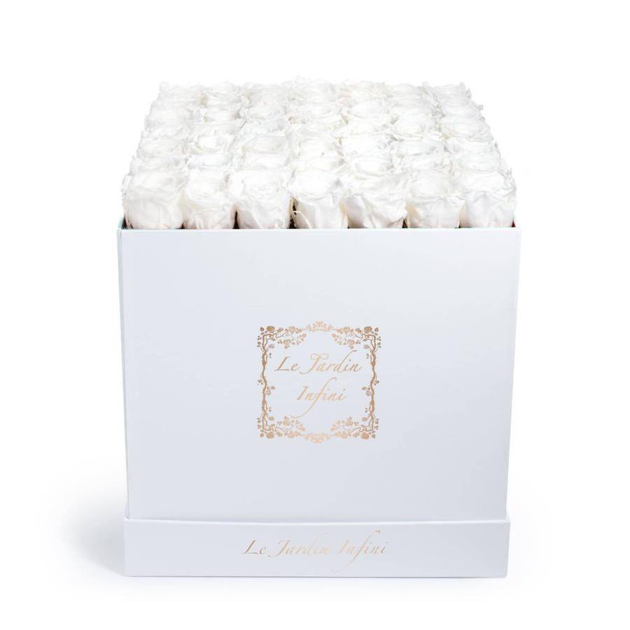 I ️ U Luxury Box (White) in Chicago, IL | Leo's Metropolitan Florist